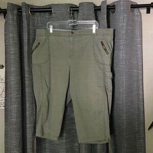 Women's Westport Olive Green Capris with Zippered Pockets and Tie Cuffs Size 20